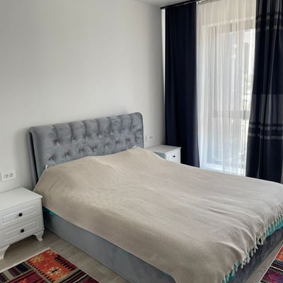 Alquiler de un espacioso apartamento amueblado de 2 habitaciones, 63 m², Constanța, Rumanía